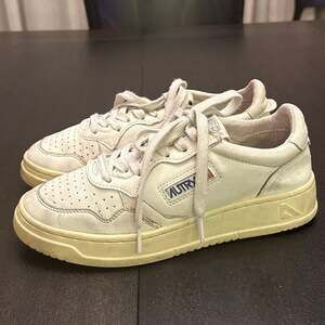 Autry Medalist Low Leather Sneakers in White